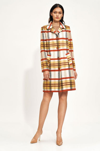 Stylish and elegant plaid coat from Nife, designed with a classic collar and button closure, worn by a model standing confidently on a neutral backdrop, exuding sophistication.