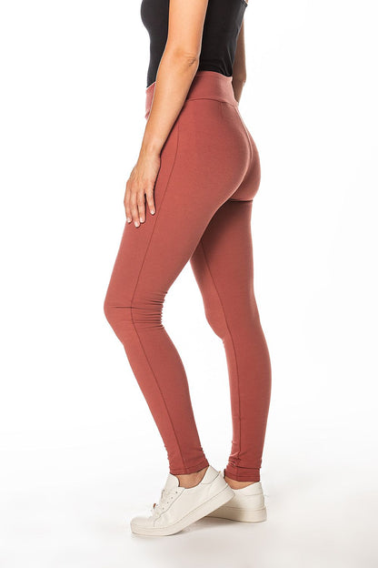 Side view of Luxury Tessita cotton knit trousers on a model, illustrating the flattering fit and luxurious fabric ideal for casual elegance.