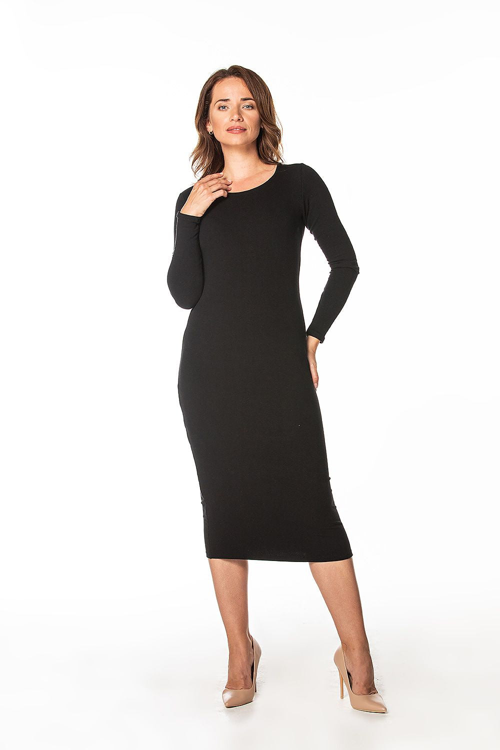 Elegant Tessita long cotton knit dress in black featuring a boat neckline and long sleeves, showcased by a stylish model in high heels, ideal for sophisticated occasions.