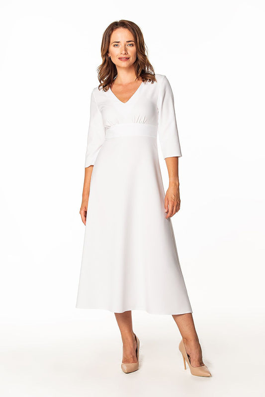 Tessita Elegant Maxi Dress with sophisticated silhouette and luxurious fabric, perfect for weddings and evening events.