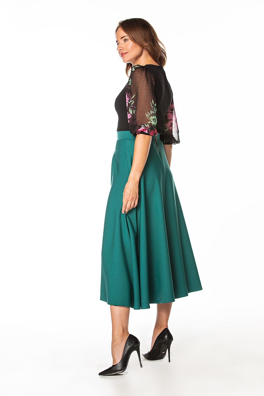 Close-up of Tessita's luxurious mid-calf skirt featuring a chic side slit and decorative zipper, ideal for a fashionable wardrobe.