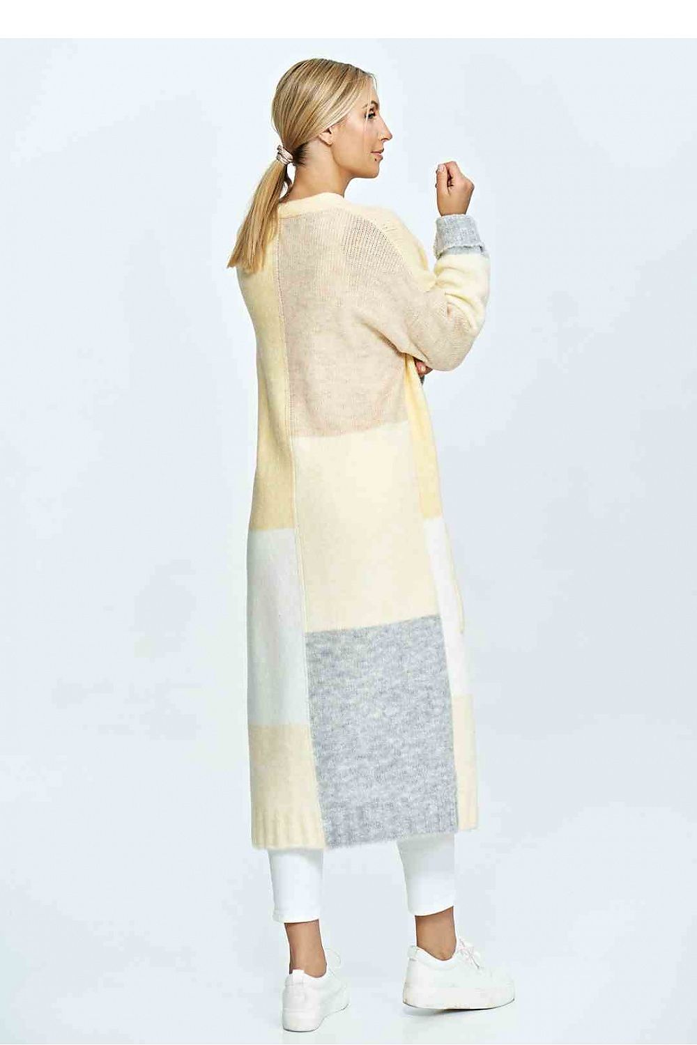 Chic rear view of a woman in a luxury knitted cardigan, displaying a soft colour palette of yellow and grey, paired elegantly with white pants, showcasing a modern and sophisticated look.