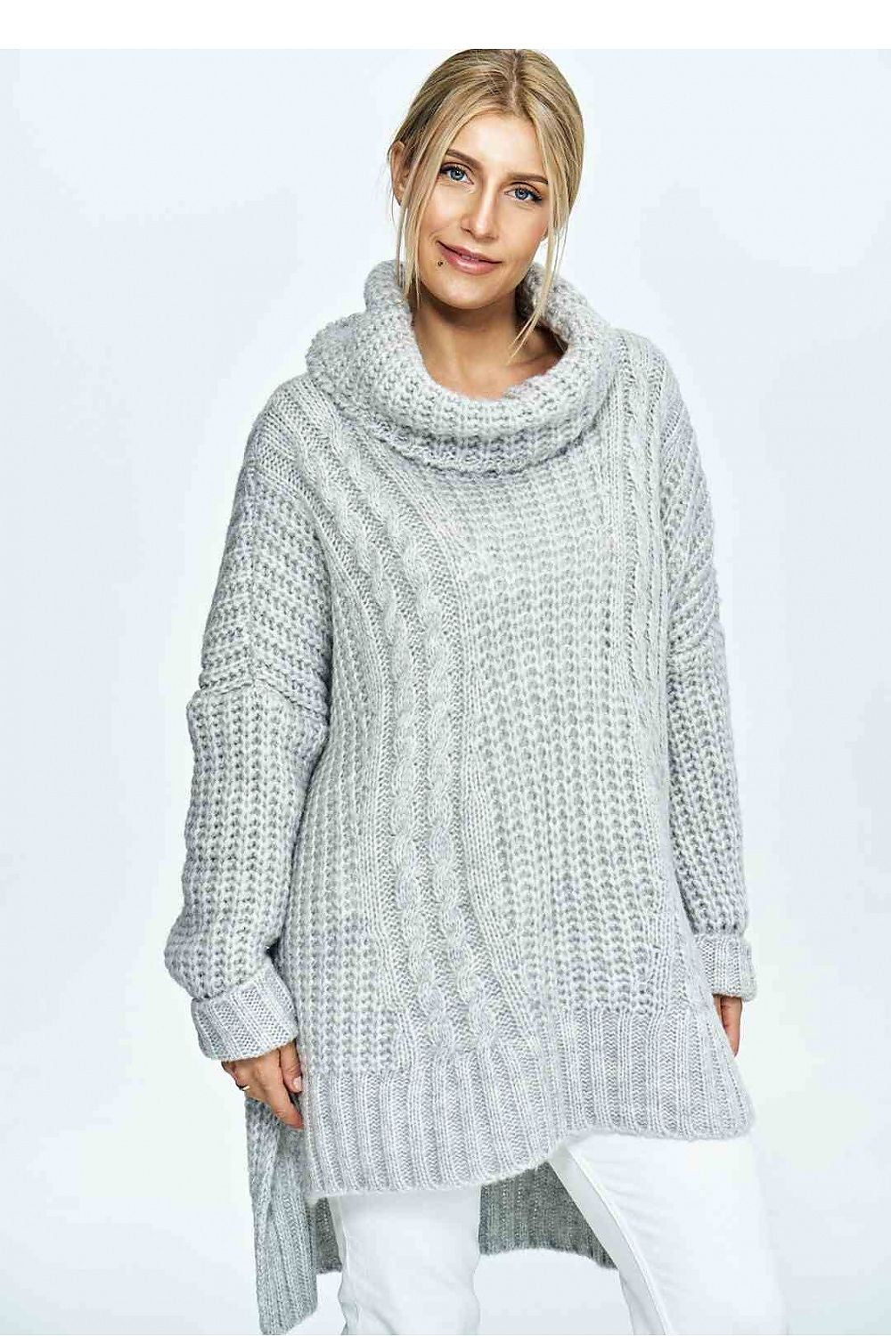 Elegant loose turtleneck sweater in soft grey with decorative plaid weave, perfect for a sophisticated casual look.