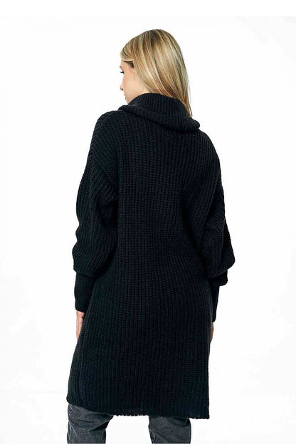 Back view of the elegant Figl long black jumper highlights its luxurious fabric and unique silhouette, ideal for both comfort and style.