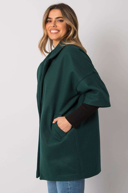 Elegant side view of a green women's loose cut coat by Rue Paris, featuring a stylish collar and comfortable side pockets, ideal for a fashionable look.