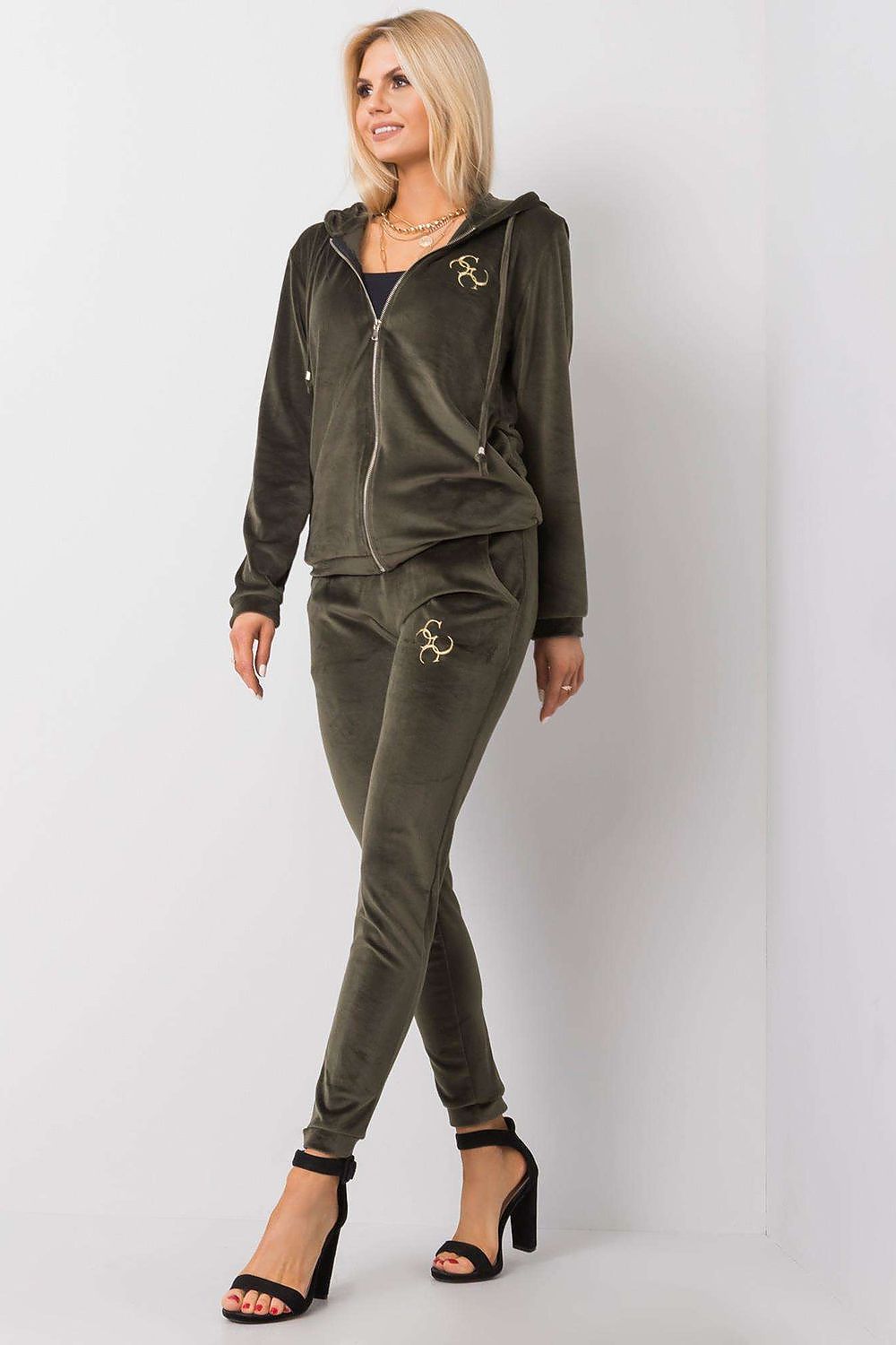 Stylishly designed olive green velour outfit featuring a hooded zip jacket and flattering pants, combining comfort with high-end fashion.