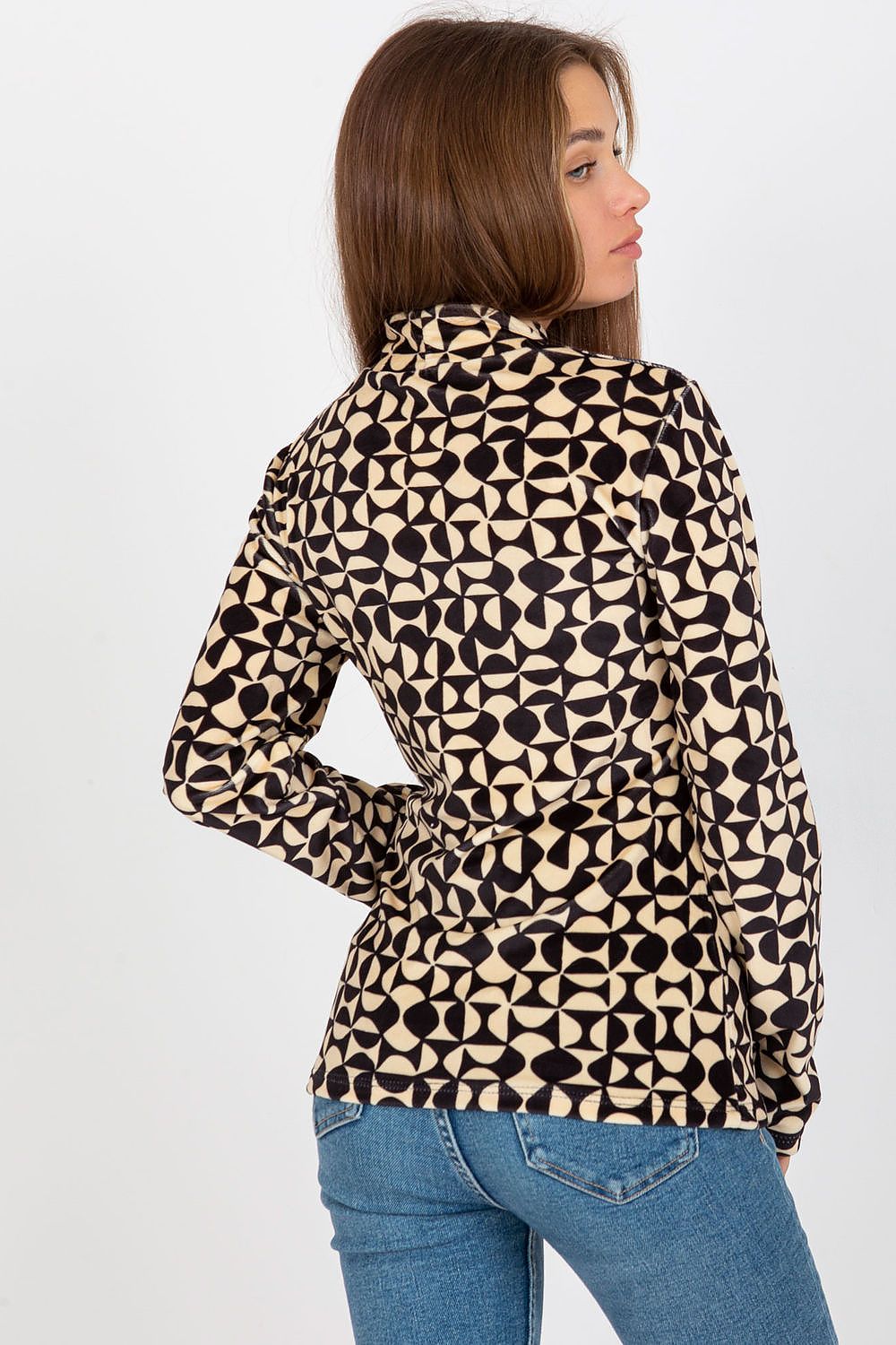 Elegant velour blouse with long sleeves and a stand-up collar, designed by Rue Paris, showcasing a chic patterned fabric.
