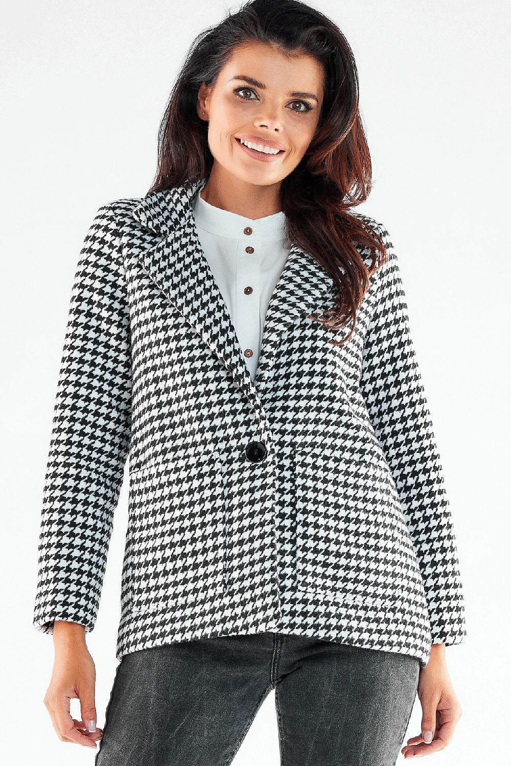 Elegant Awama jacket in black and white houndstooth pattern, featuring a stylish large button and chic square pockets. Paired with a crisp white shirt, exuding luxury and sophistication.