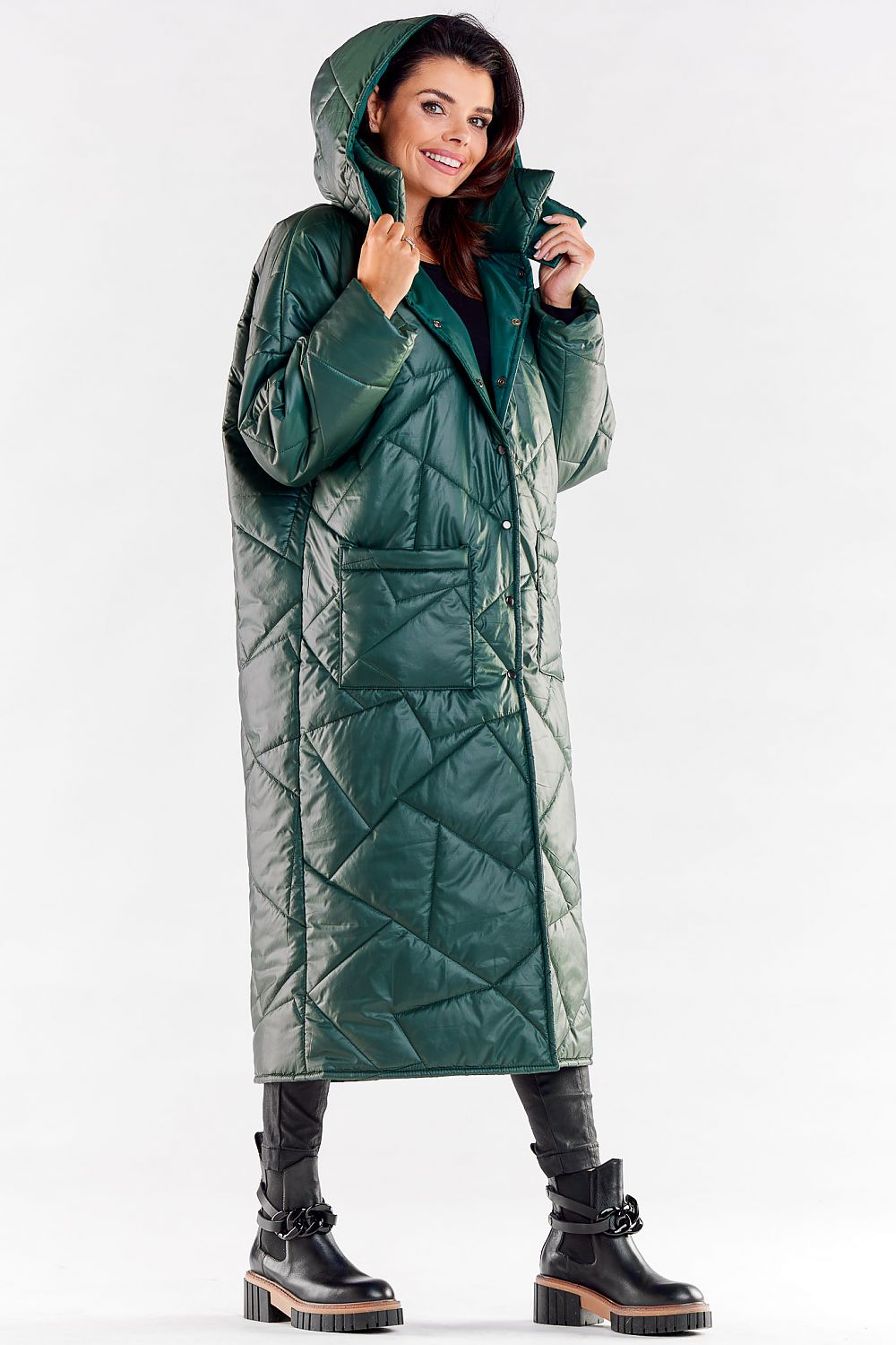 Luxurious long quilted coat in deep green, featuring a large hood and spacious pockets, ideal for stylish autumn and winter outings.