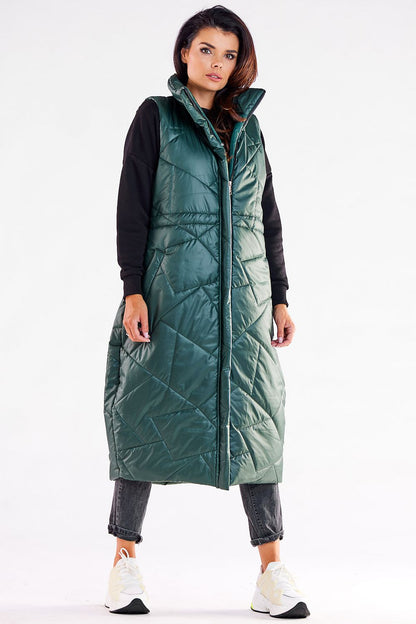 Sophisticated green oversized vest with adjustable waist, embodying autumn elegance. Fully lined and quilted, ideal for stylish cold-weather outfits.
