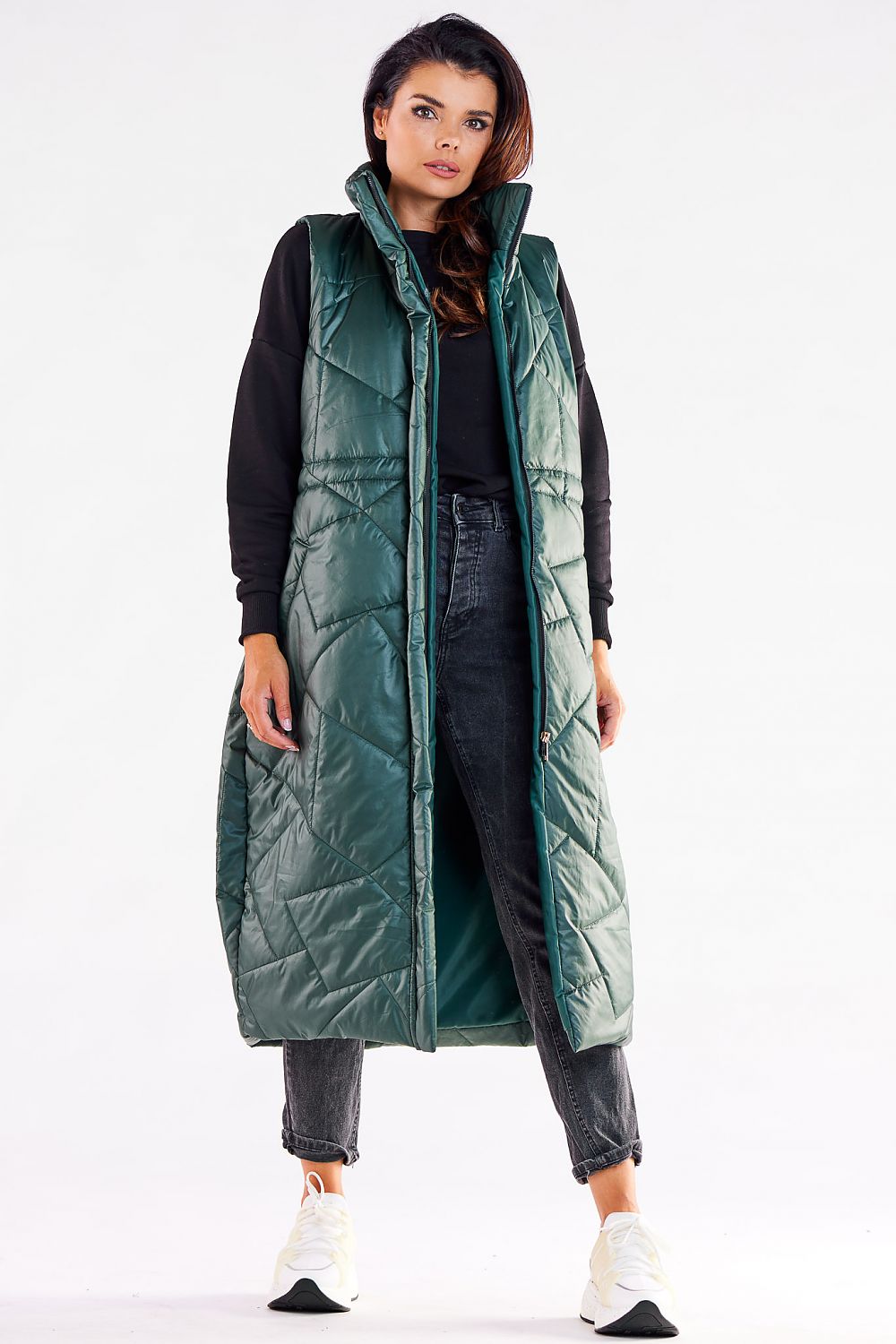 Chic green oversized vest, featuring a flattering design with adjustable waist. Luxurious fully lined fabric ideal for fashionable autumn layering.