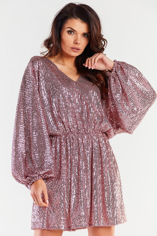 Elegant loose evening dress in shimmering pink with cheeky neckline and wide sleeves, perfect for special occasions.