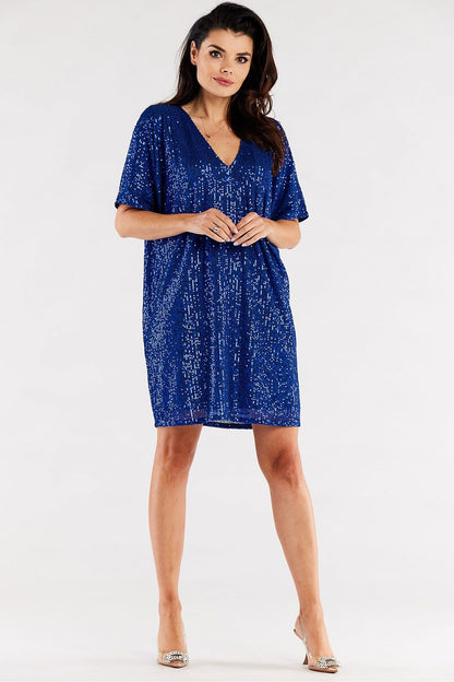 Elegant loose evening dress in vibrant blue with a shimmering sequin finish, featuring a flattering heart neckline, perfect for sophisticated occasions.