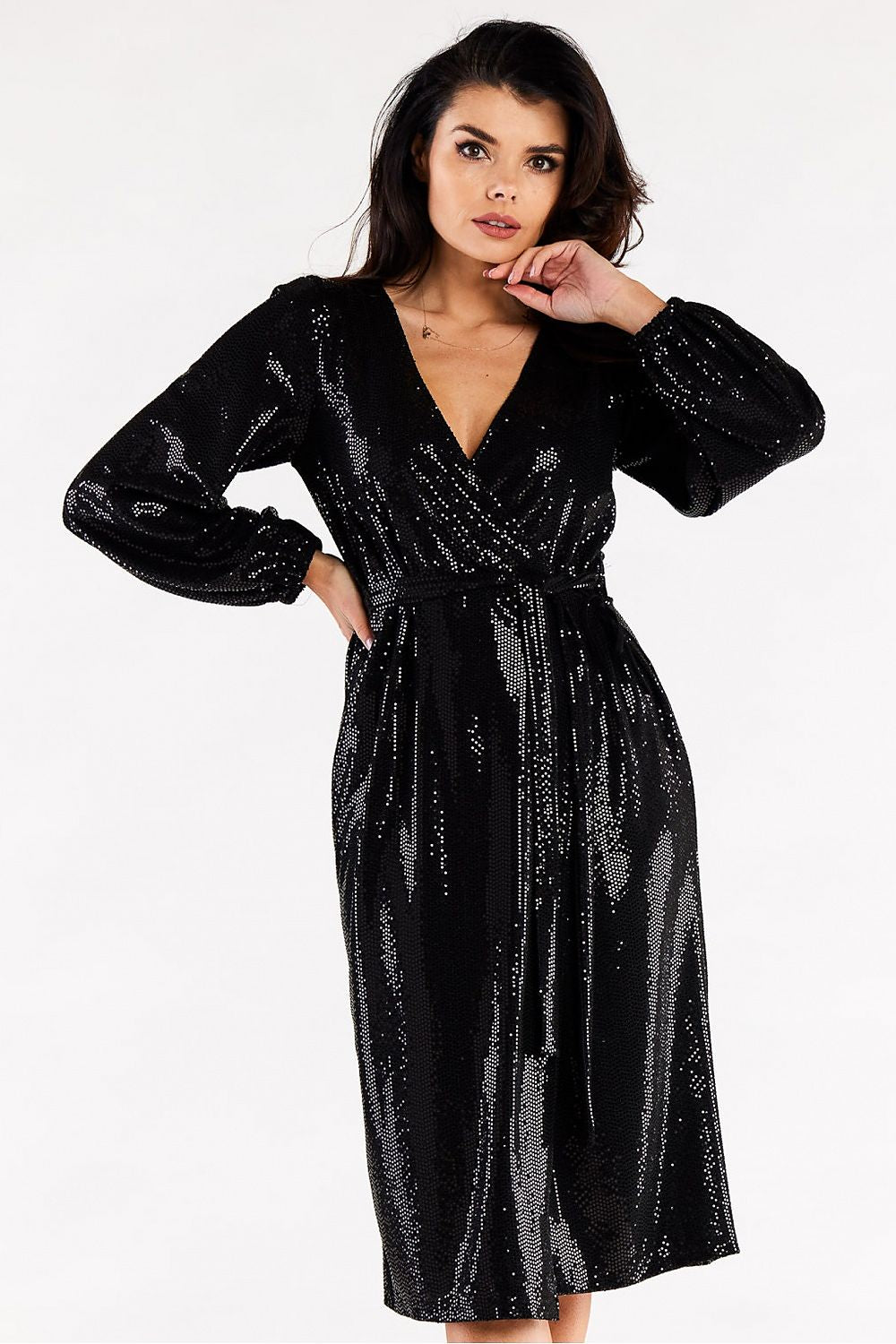 Elegant black evening dress with crinkled sleeves and a flattering V-neckline, enhanced by a stylish belt. Perfect for formal events, showcasing a graceful silhouette.