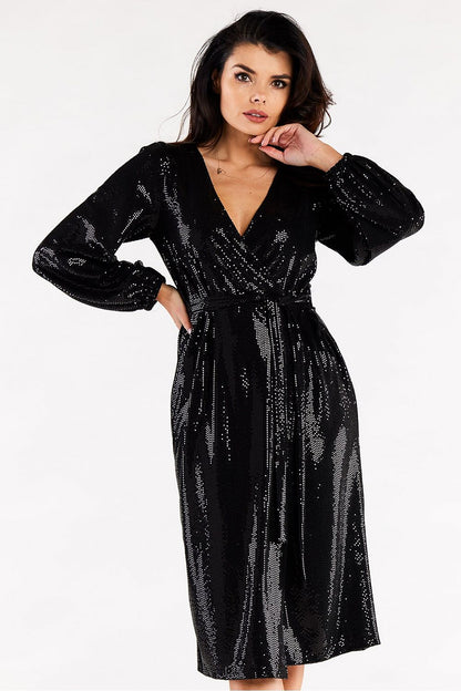 Elegant black evening dress with crinkled sleeves and a flattering V-neckline, enhanced by a stylish belt. Perfect for formal events, showcasing a graceful silhouette.