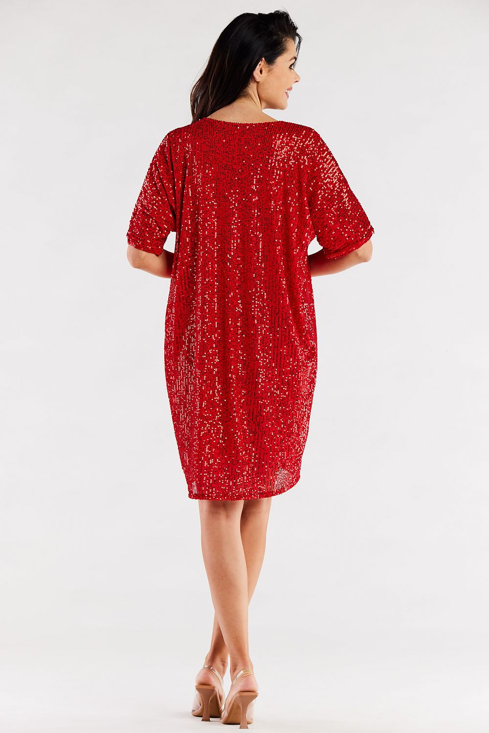 Chic loose evening dress in striking red with a shimmering sequined finish, designed with a V-neck and flowing silhouette, perfect for upscale gatherings.
