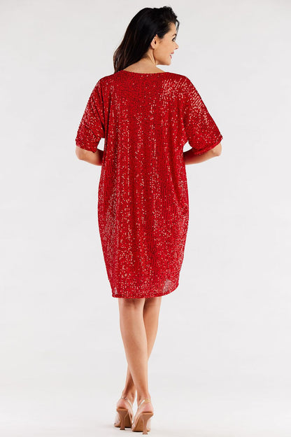 Chic loose evening dress in striking red with a shimmering sequined finish, designed with a V-neck and flowing silhouette, perfect for upscale gatherings.