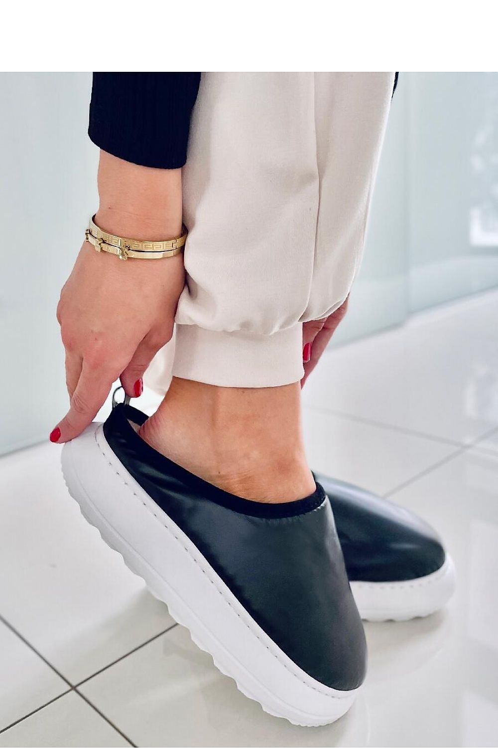  Slippers model 174501 Inello 