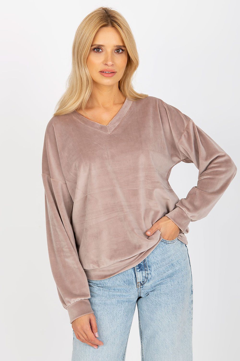 Chic women's velour sweatshirt in taupe, featuring a stylish V-neckline and relaxed fit, perfect for luxurious everyday wear.