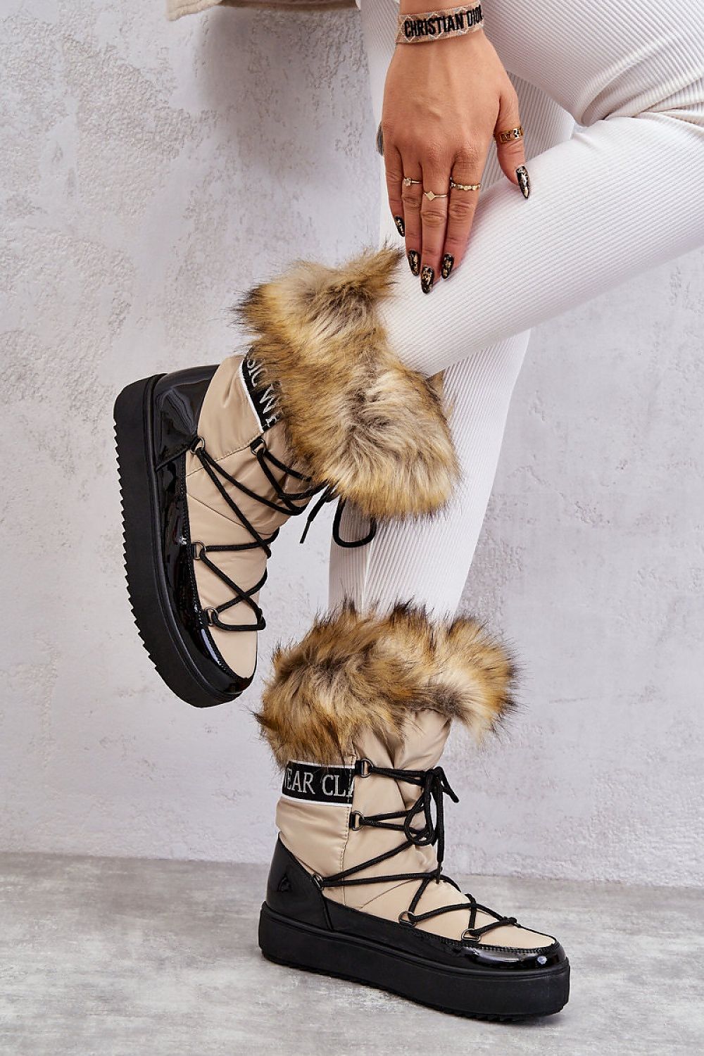 Trendy cold-resistant winter snow boots, showcasing a plush fur collar and a robust platform, perfect for fashionable winter adventures.