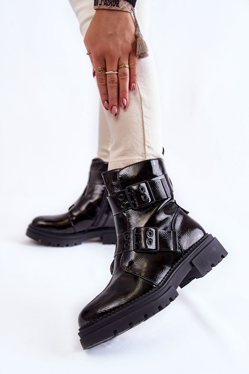 Stylish La.Fi women’s eco leather boots adorned with side zipper and padded heel, elegantly combined with cream trousers, highlighting sophistication.