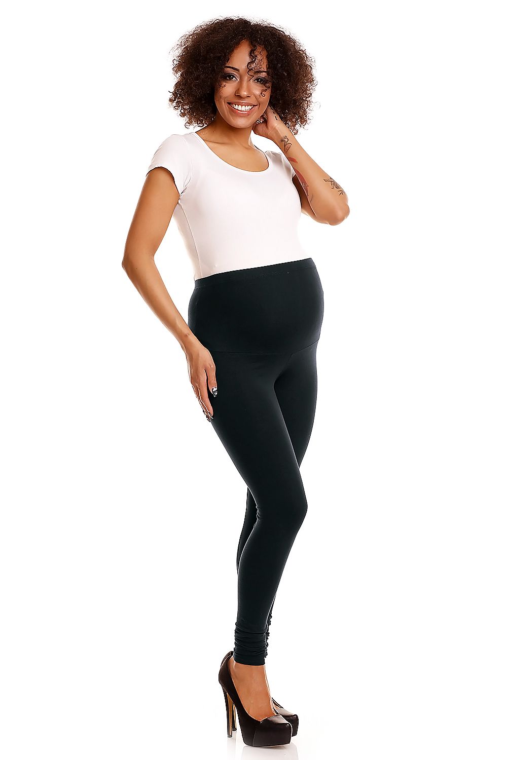 Smiling pregnant model wearing sleek black maternity leggings, effortlessly combining elegance and functionality for the modern mum-to-be.
