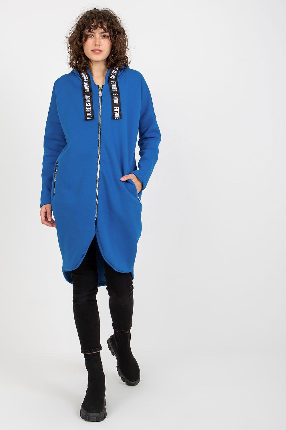Chic women's zippered hooded sweatshirt in vibrant blue, combining an extended cut with sleek zippered pockets for a contemporary, stylish appearance.