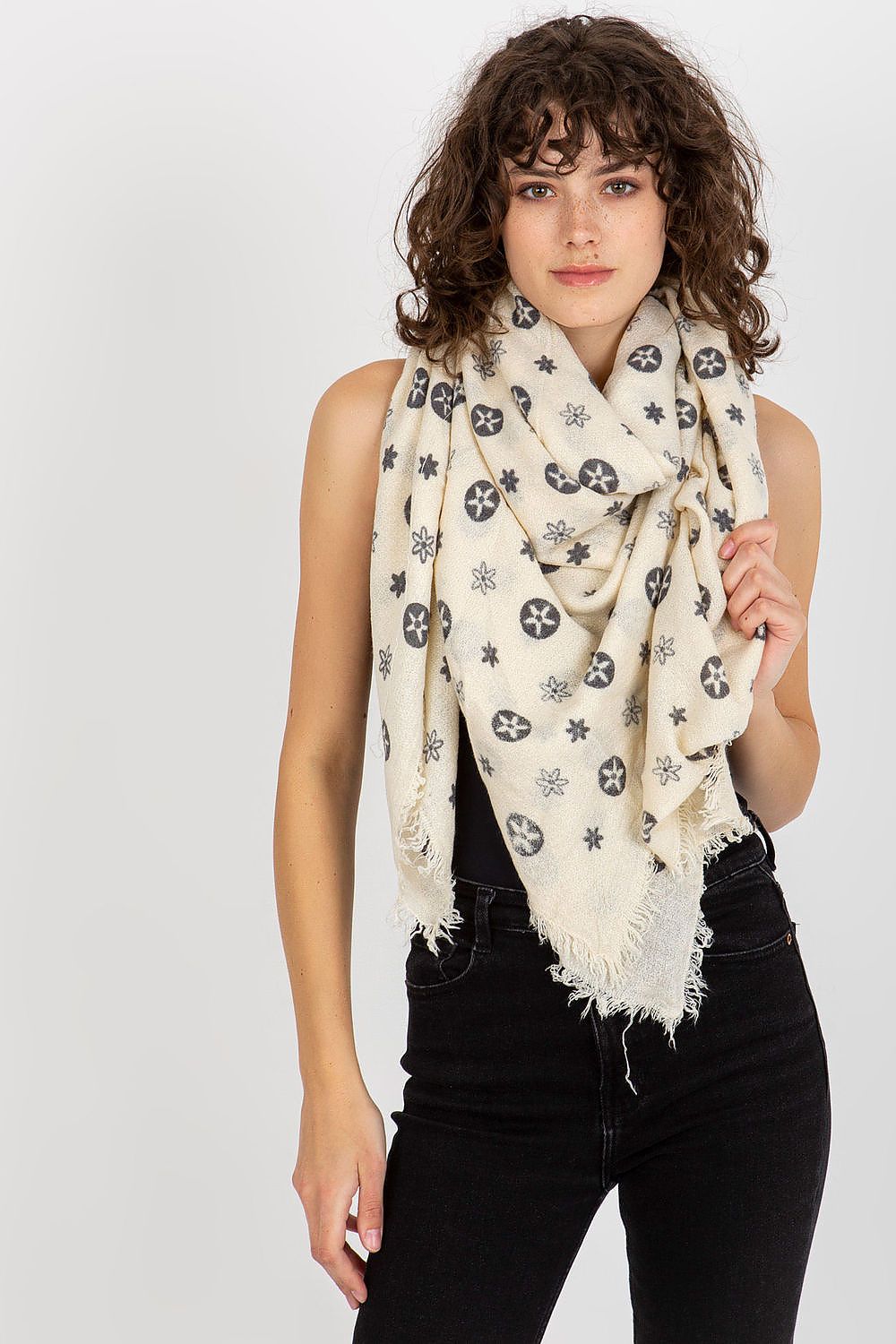 Chic model wearing a luxurious cream neckerchief adorned with a stylish pattern, demonstrating versatility in modern fashion.