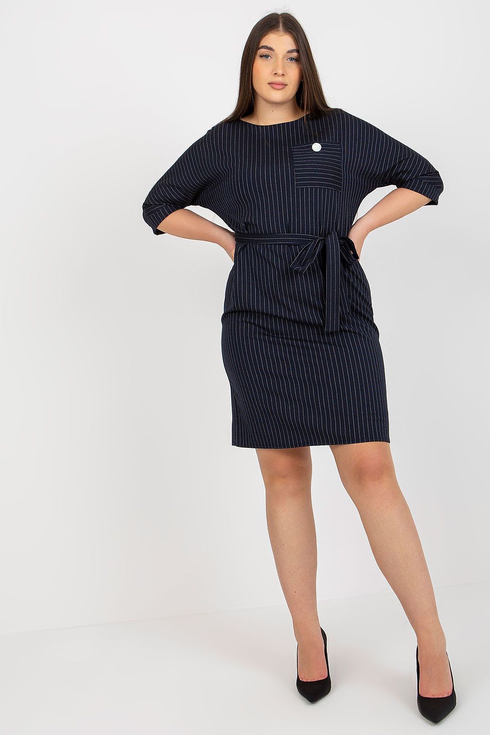 Chic plus size pencil dress in navy stripes, accentuated with a tie belt and 3/4 sleeves, ideal for sophisticated occasions.