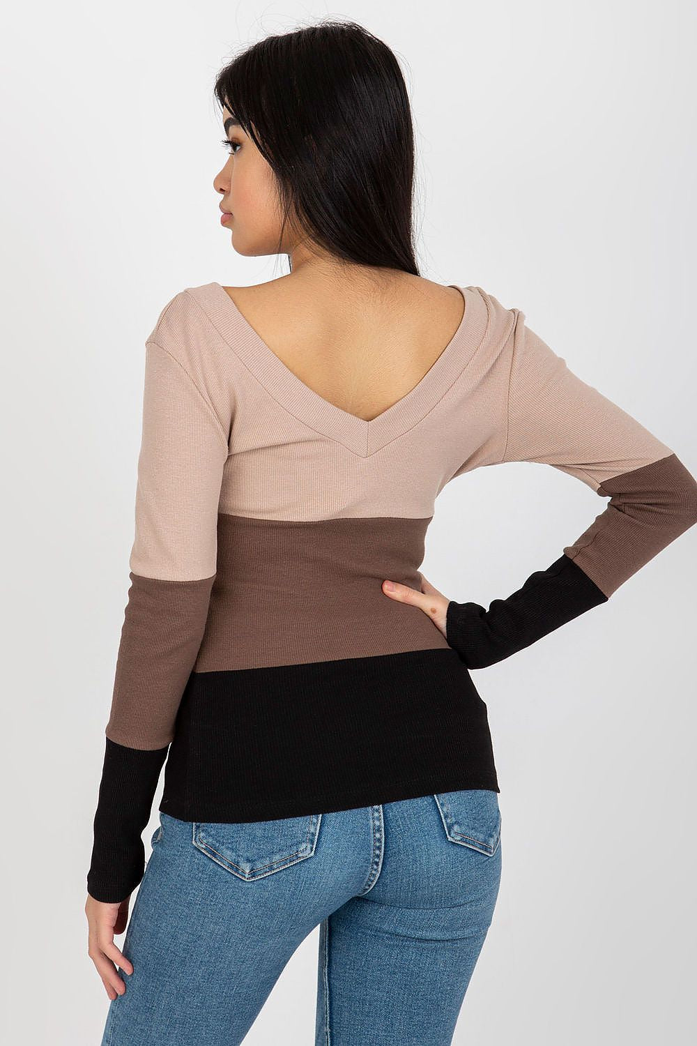 Elegant luxury ribbed blouse featuring a V-back design, long sleeves and a stylish block colour scheme in soft tones, perfect for chic outfits.