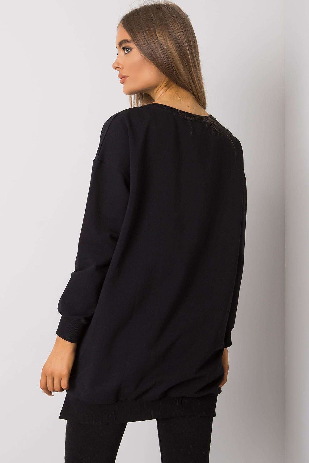 Sophisticated back view of the loose-fitting tunic by Rue Paris, highlighting its minimalist design and luxurious fabric, making it an essential addition to your wardrobe.