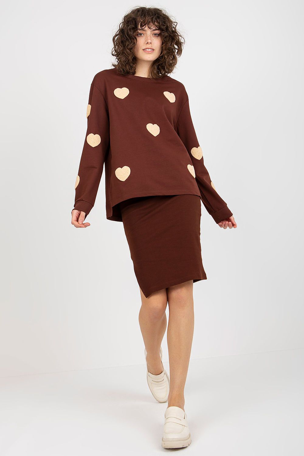 Model gracefully wearing the Elegant Women's 2-Piece Set: Loose Blouse with Long Sleeves & Fitted Ribbed Dress, perfect for casual elegance.