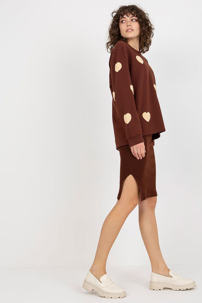 Stylish display of the Elegant Women's 2-Piece Set: Loose Blouse with Long Sleeves & Fitted Ribbed Dress in a chic environment.