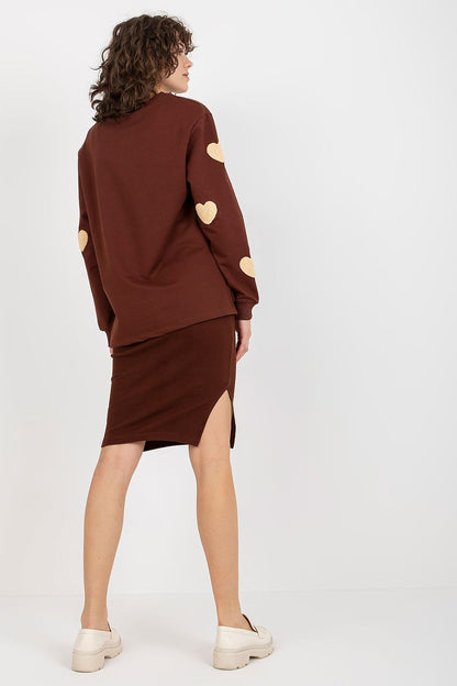 Elegant Women's 2-Piece Set: Loose Blouse with Long Sleeves & Fitted Ribbed Dress styled with accessories for a fashion-forward look.