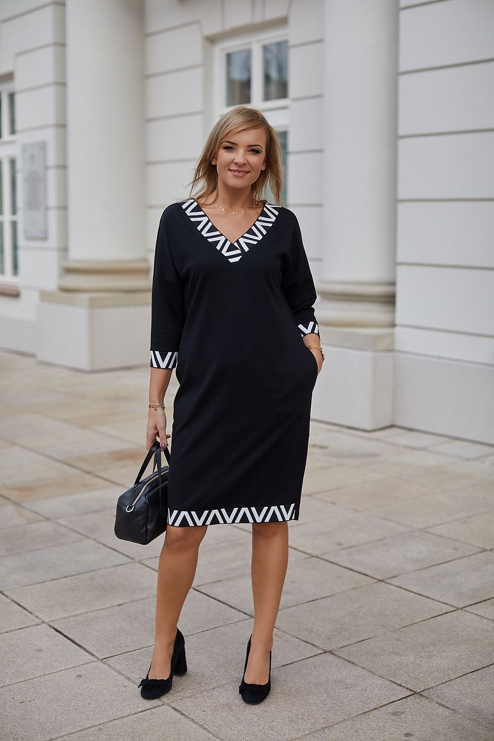 La Aurora Sporty Elegant Daydress With Pockets – showcasing inset pockets and versatile design, ideal for larger sizes and elegant day-to-night wear.