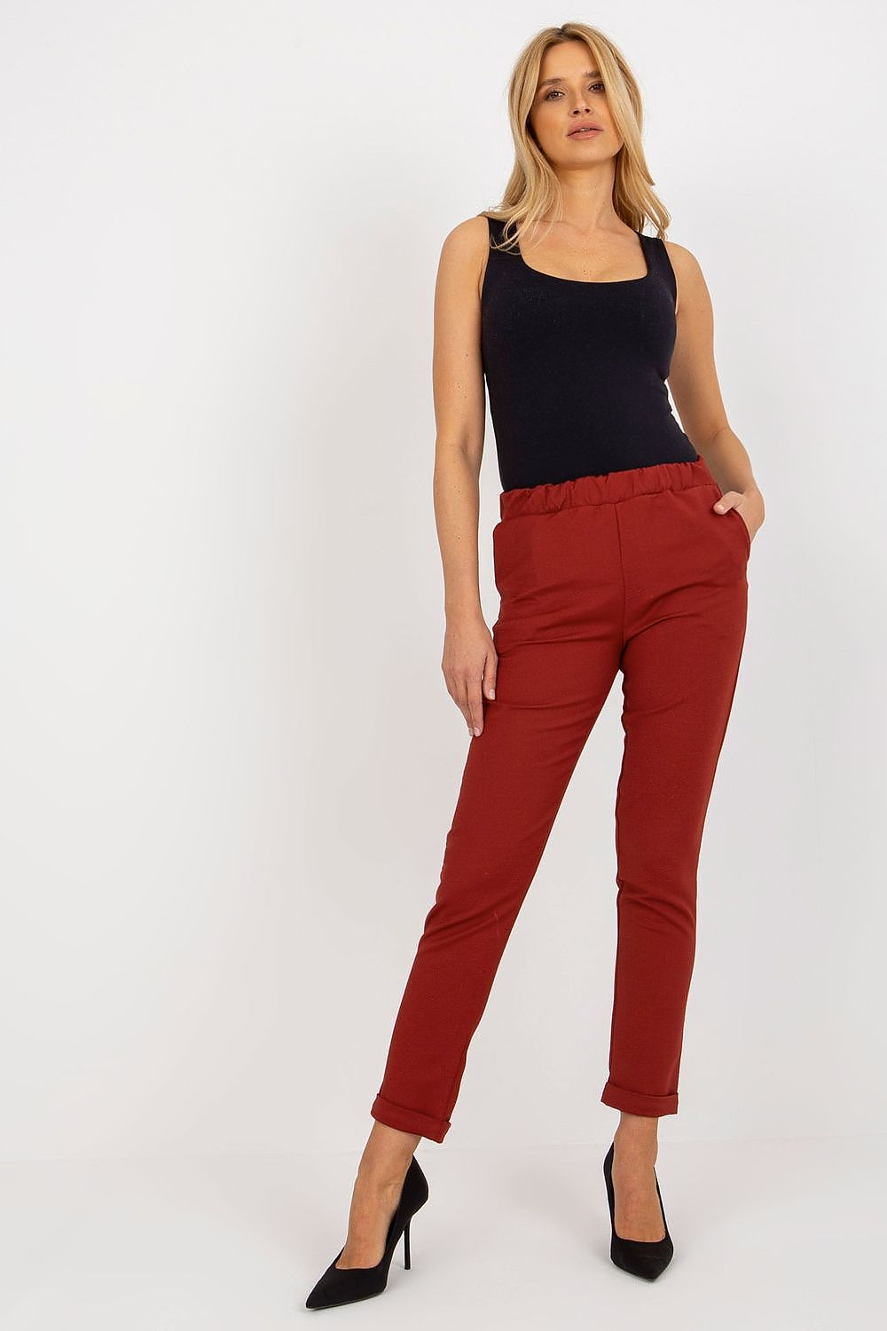 Elegant Women's Lakerta Trousers with Elastic Waistband and Slip Pockets - Stylish Comfort in luxurious fabric, perfect for versatile day-to-night wear.
