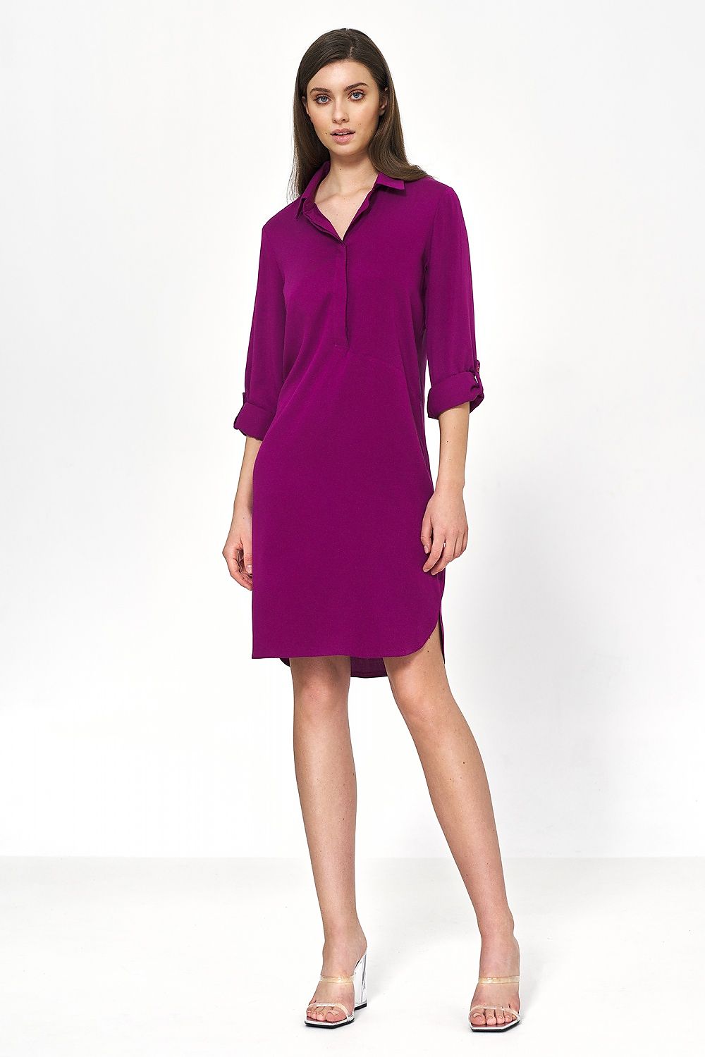 Stylish front view of the Nife oversized viscose daydress, highlighting its versatile design and sophisticated collar detail.