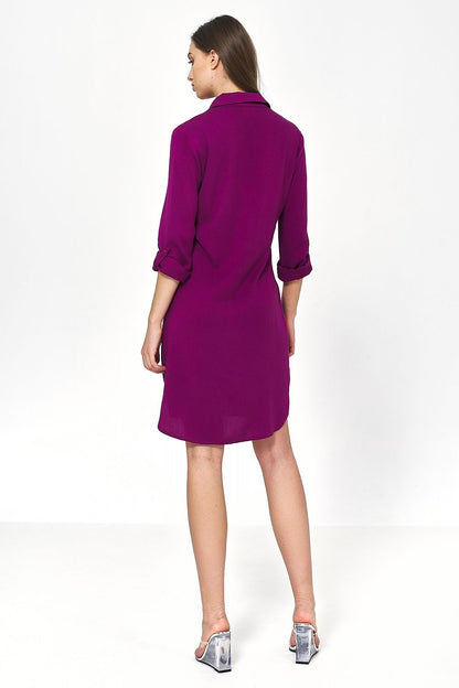Elegant back view of the oversized viscose daydress by Nife, featuring a luxurious magenta tone and stylish rolled sleeves, perfect for both office and casual settings.