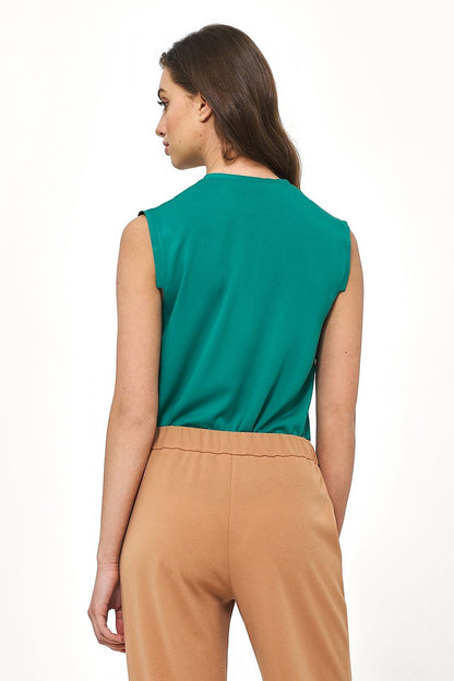 Back view of Nife's stylish sleeveless viscose blouse in teal, highlighting its sophisticated design and comfortable fit, perfect for any elegant wardrobe.