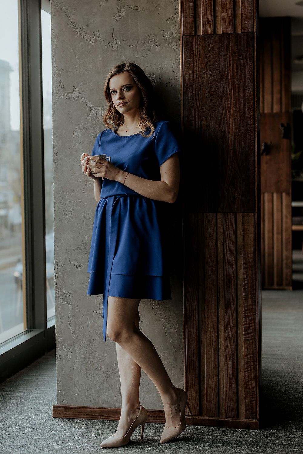 Close-up of the elegant Tessita daydress showcasing the soft fabric and stylish short sleeves, an ideal choice for a luxurious day out.