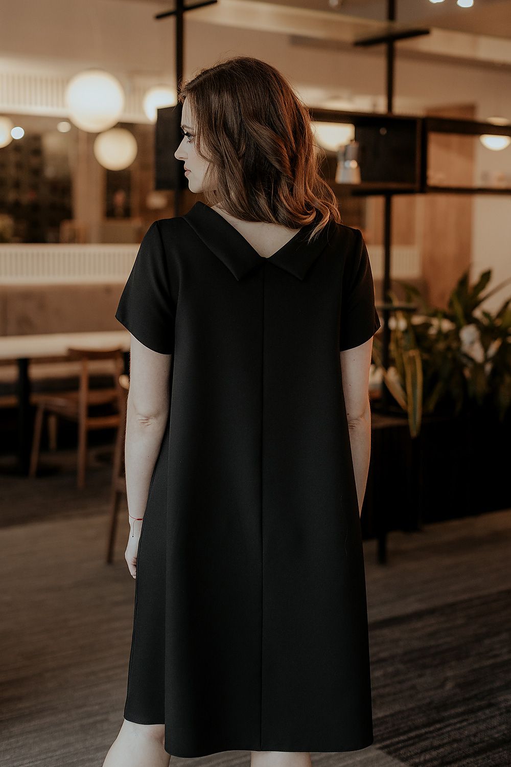 Elegant loose-fitting daydress by Tessita featuring a classic Jackie Kennedy collar, perfect for sophisticated occasions.
