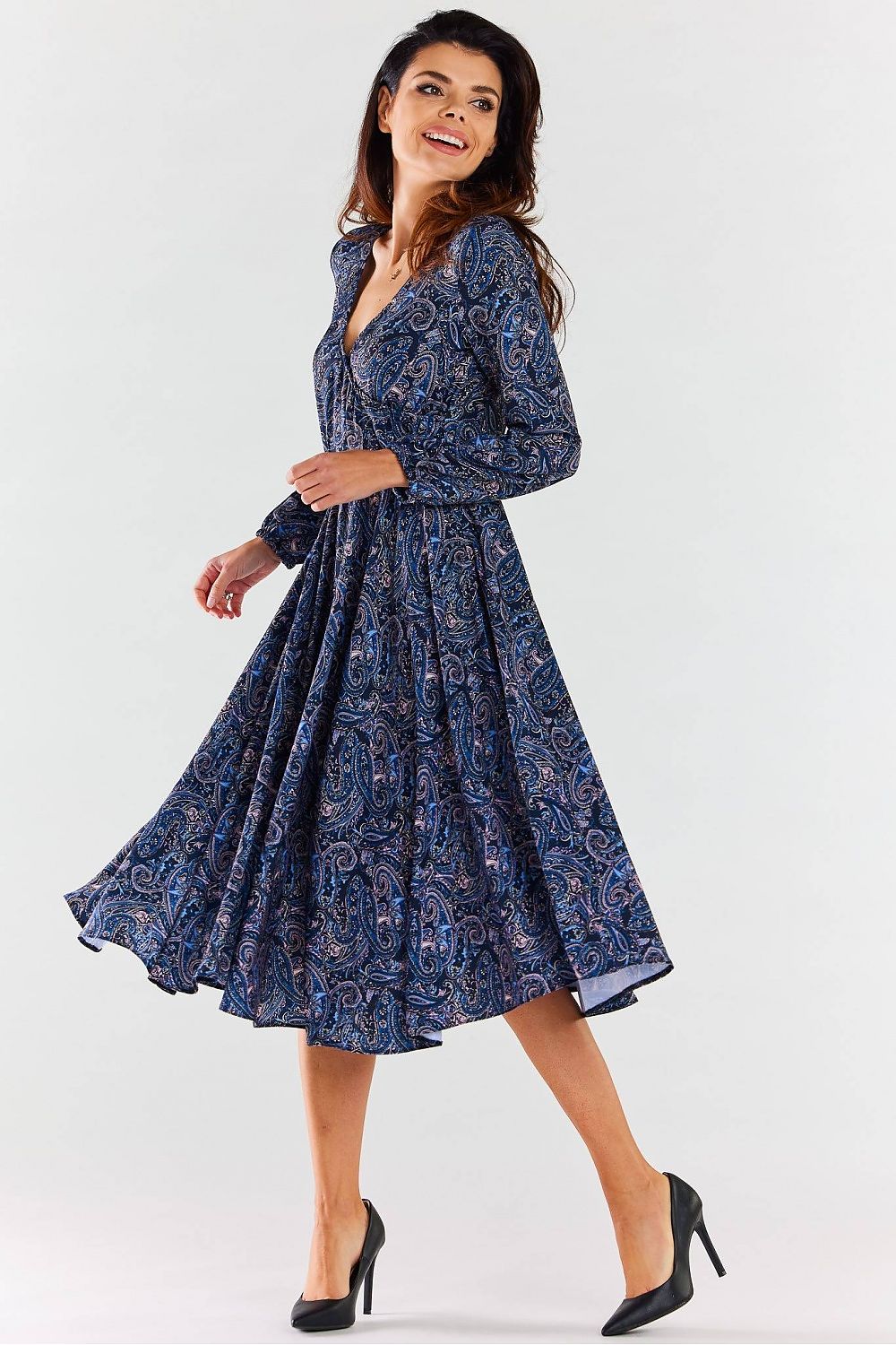 Front view of an elegant midi dress by awama, designed with an envelope neckline and long sleeves, displayed by a model in a sophisticated paisley pattern.
