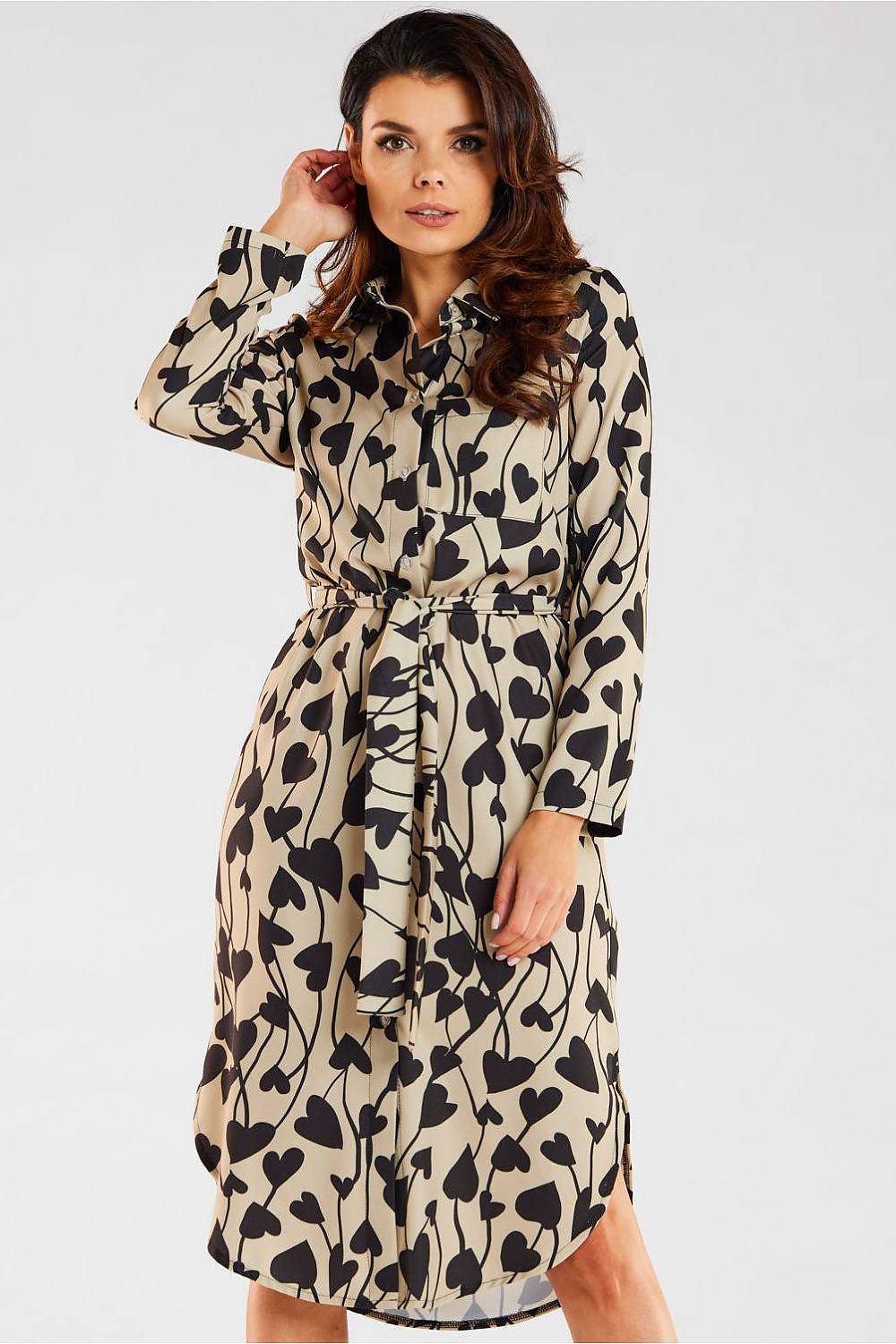 Chic Awama daydress adorned with a stylish heart print on a beige background, complemented by a fitted waist belt for a flattering silhouette. Made in Poland.