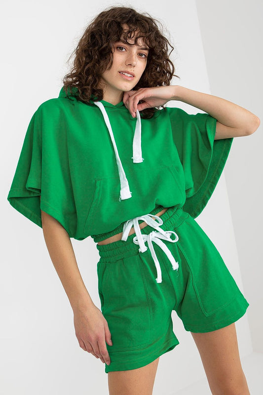 Luxurious green Ex Moda tracksuit set featuring a stylish blouse with hoodie and tie waist shorts, crafted in a soft cotton blend. A model showcases contemporary fashion with a chic casual look.