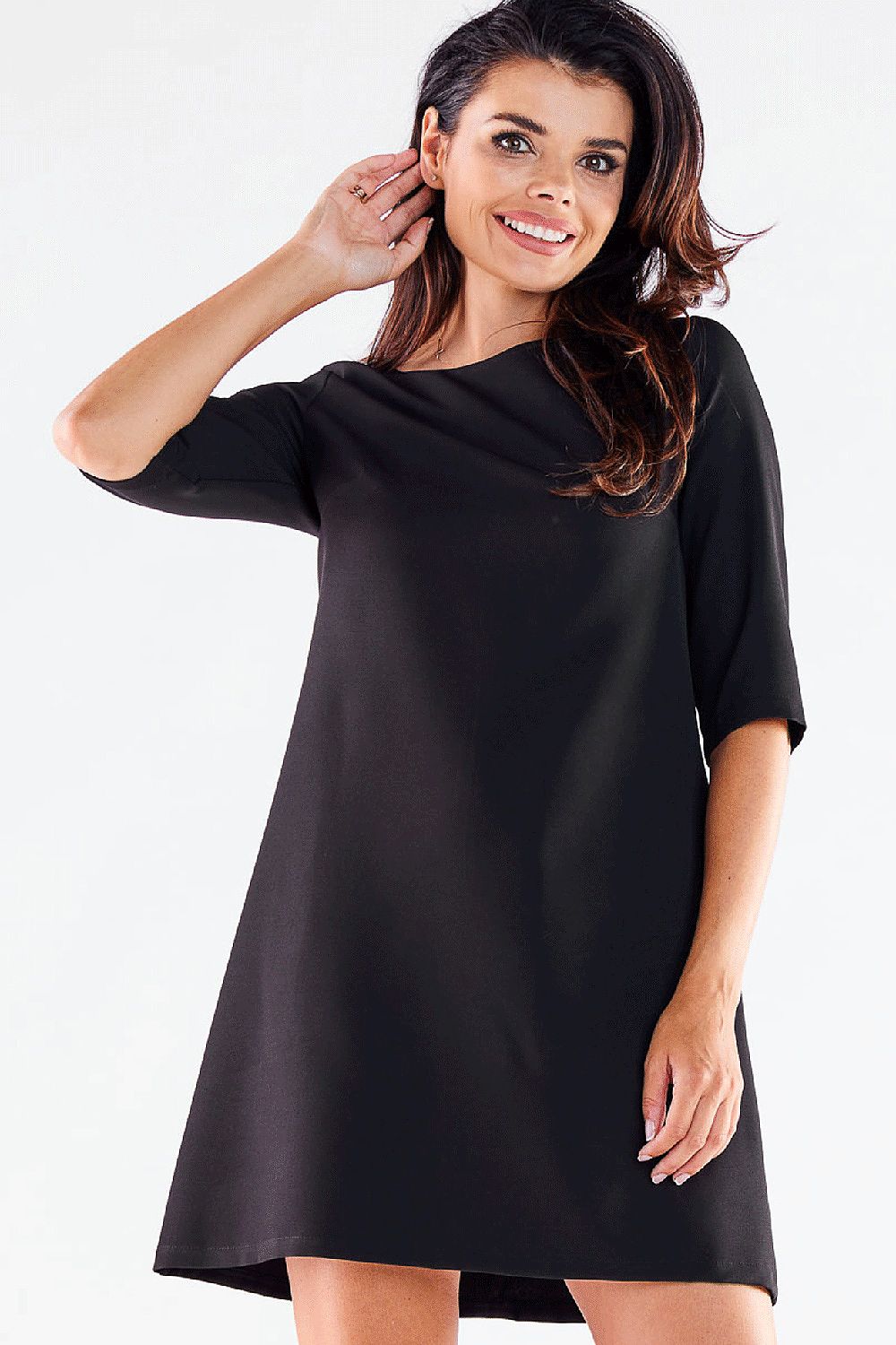 Elegant mini daydress by awama, featuring 3/4 sleeves and a modern trapezoidal cut, perfect for sophisticated casual occasions.