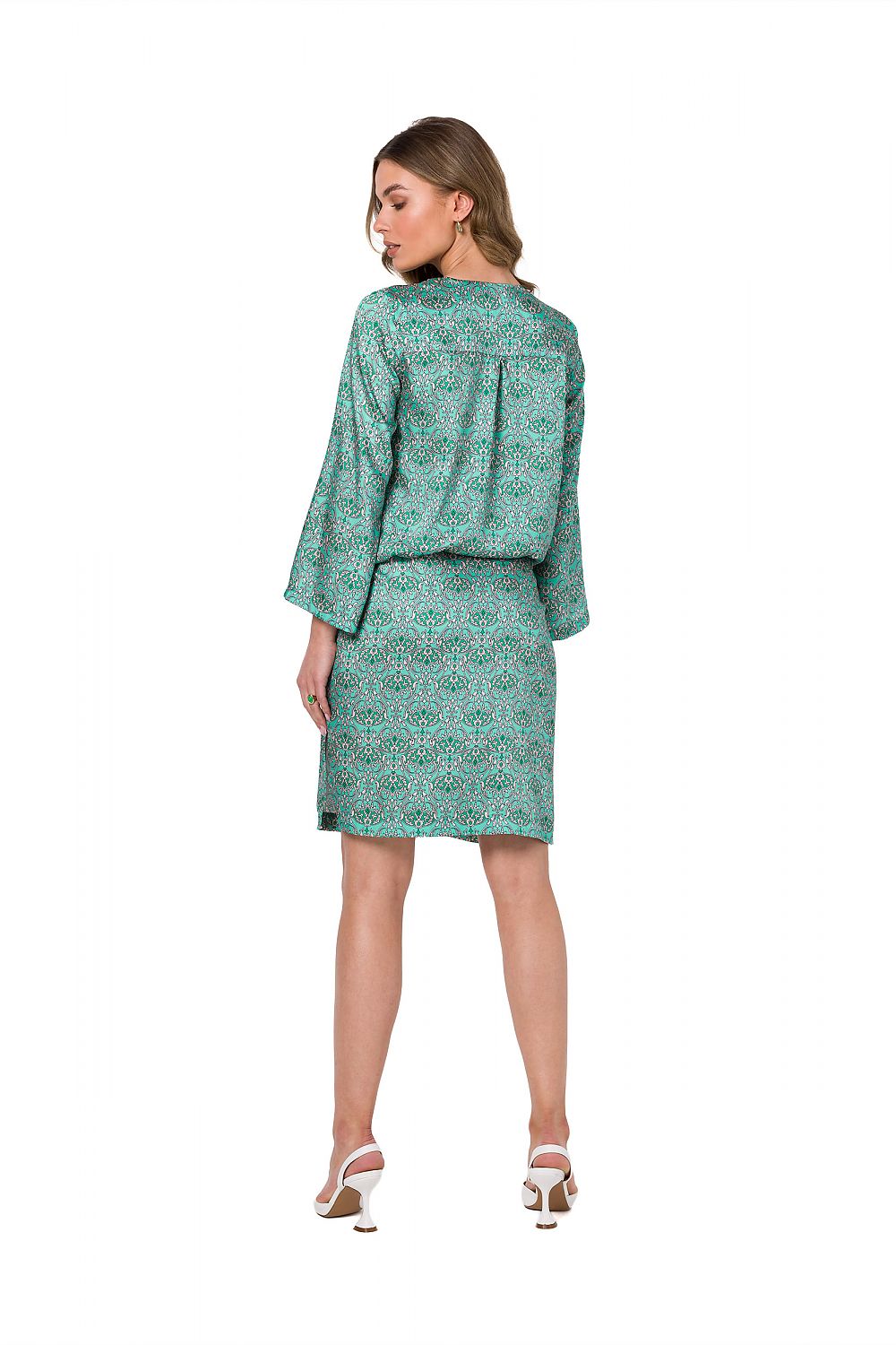 Stylove graceful back view of the green printed kaftan dress, demonstrating its stylish cut and sophisticated design on a model.
