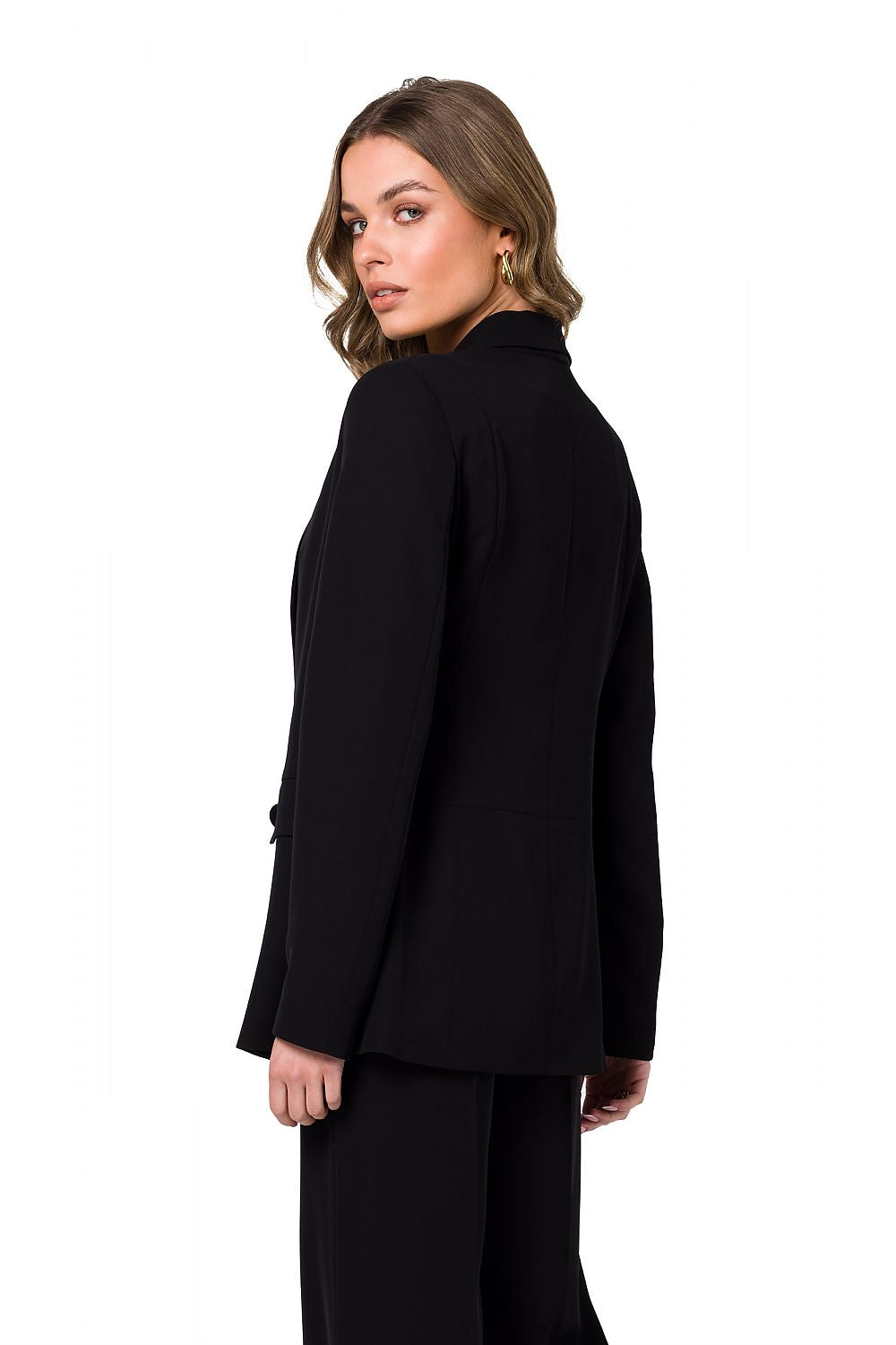 Back view of the luxurious black unbuttoned blazer by Stylove, highlighting its tailored design and exquisite fabric finish.