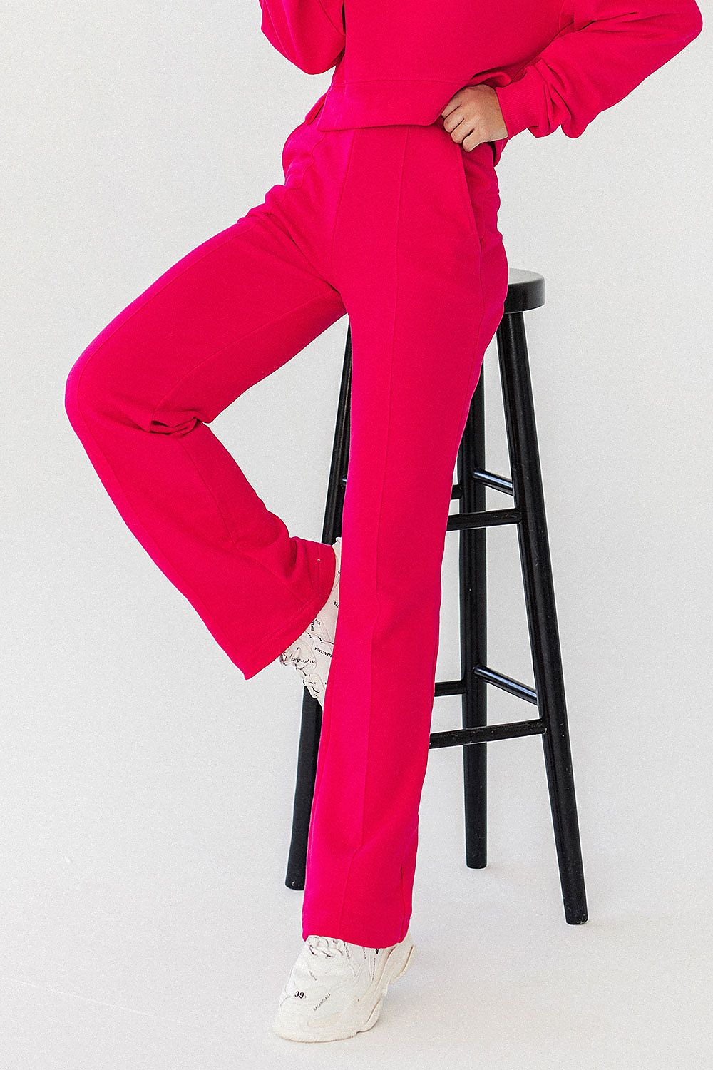 Chic pink sweatpants by IVON, designed with a fashionable hem and elastic waistband, ideal for a relaxed yet stylish look.