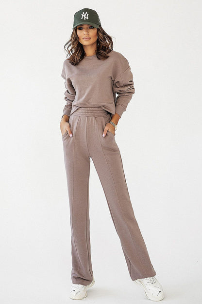 IVON luxurious cotton blend sweatpants featuring stylish stitching and an elastic waistband, modeled by a woman wearing a casual yet elegant outfit.