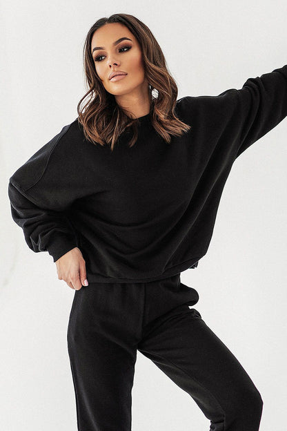 Close-up of the Ivon oversized black sweatshirt, highlighting its soft cotton and spandex blend for luxurious comfort.